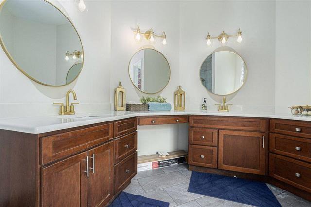 Builiding view eighteen for 5250 Queen Victoria, Kalamazoo, MI. 49009