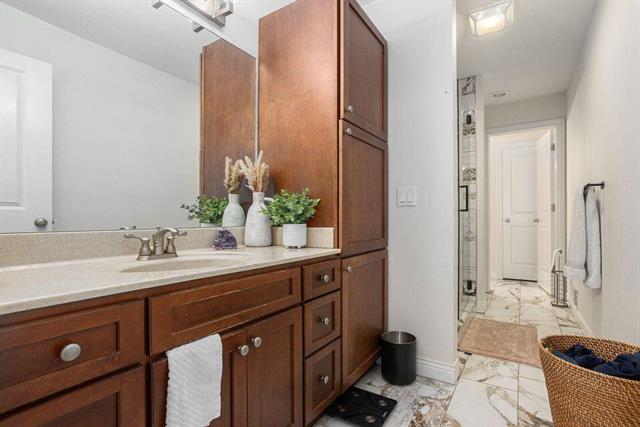 Builiding view nineteen for 5250 Queen Victoria, Kalamazoo, MI. 49009