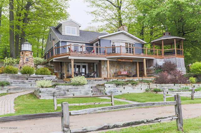 front view for 261 Midway Walk, Six Lakes, Mi. 48886