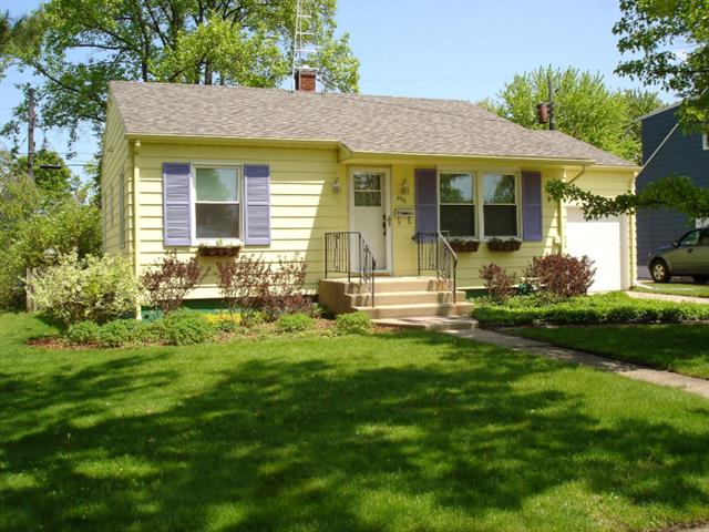front view for 853 Kingsley Avenue, Saint Joseph, Mi. 49085