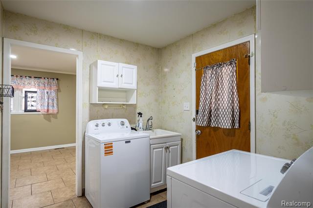 Builiding view fifteen for 1539 Dulong, Madison Heights, MI. 48071