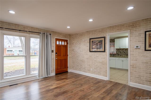 Builiding view five for 1539 Dulong, Madison Heights, MI. 48071