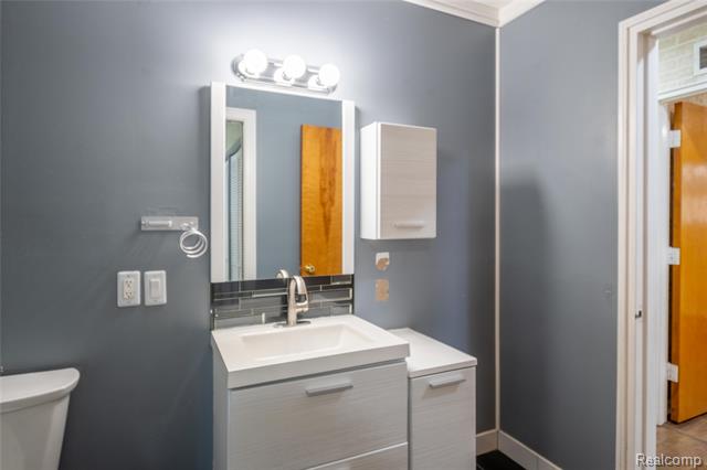 Builiding view fourteen for 1539 Dulong, Madison Heights, MI. 48071