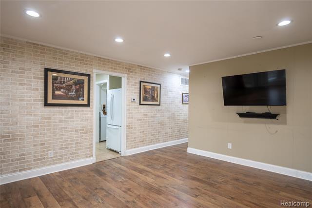 Builiding view seven for 1539 Dulong, Madison Heights, MI. 48071