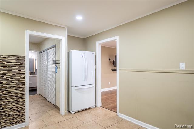 Builiding view seventeen for 1539 Dulong, Madison Heights, MI. 48071