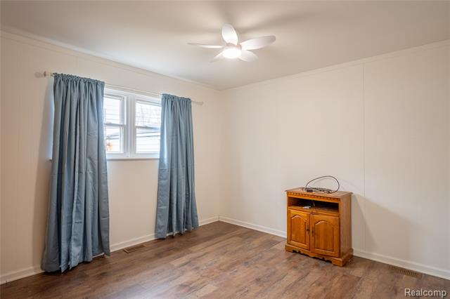 Builiding view ten for 1539 Dulong, Madison Heights, MI. 48071