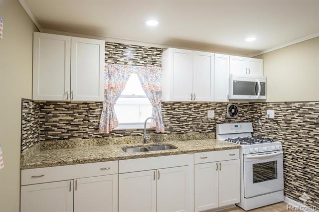 Builiding view three for 1539 Dulong, Madison Heights, MI. 48071