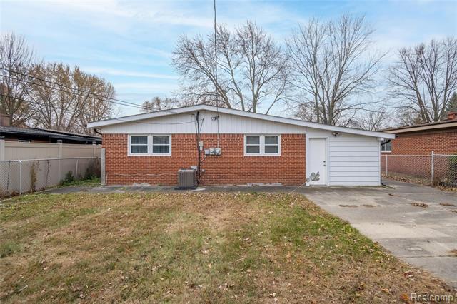 Builiding view twenty one for 1539 Dulong, Madison Heights, MI. 48071