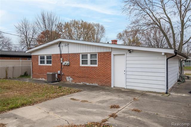 Builiding view twenty for 1539 Dulong, Madison Heights, MI. 48071