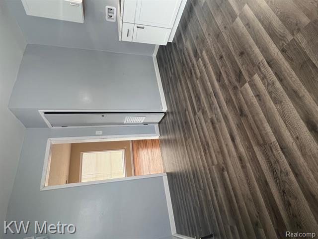 Builiding view nine for 15476 Strathmoor, Detroit, MI. 48227