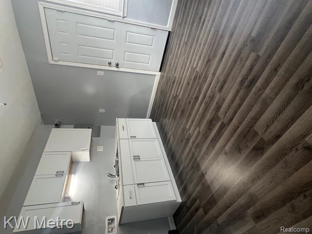 Builiding view seven for 15476 Strathmoor, Detroit, MI. 48227