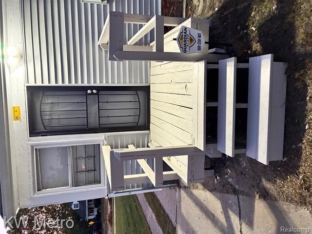 Builiding view seventeen for 15476 Strathmoor, Detroit, MI. 48227