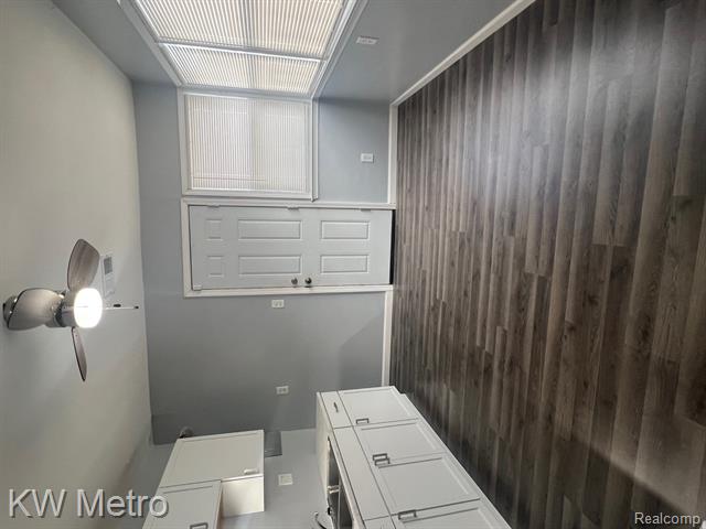 Builiding view six for 15476 Strathmoor, Detroit, MI. 48227