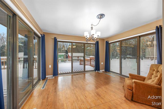 Builiding view eighteen for 945 60Th, Wyoming, MI. 49509