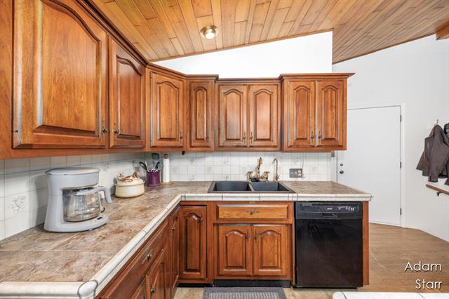 Builiding view eleven for 945 60Th, Wyoming, MI. 49509