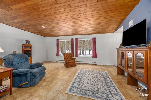 Builiding view fifteen for 945 60Th, Wyoming, MI. 49509