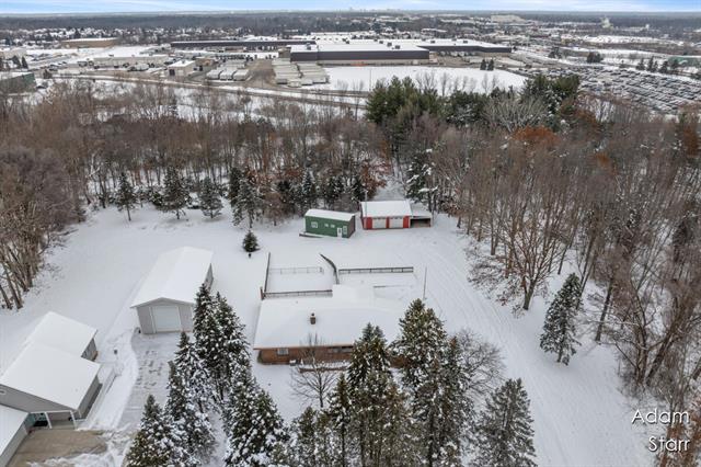 Builiding view fifty seven for 945 60Th, Wyoming, MI. 49509