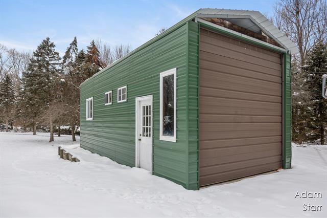 Builiding view forty five for 945 60Th, Wyoming, MI. 49509