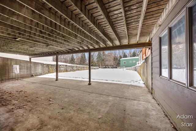 Builiding view thirty seven for 945 60Th, Wyoming, MI. 49509