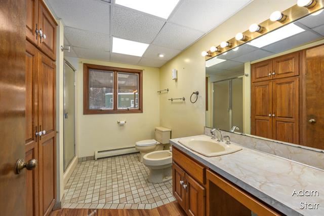 Builiding view thirty three for 945 60Th, Wyoming, MI. 49509