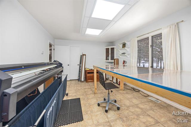 Builiding view twenty four for 945 60Th, Wyoming, MI. 49509