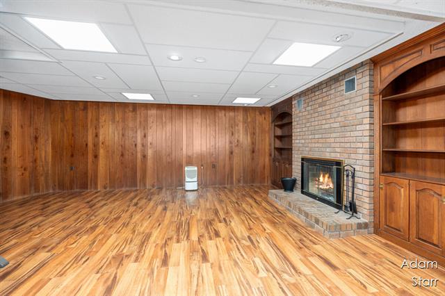 Builiding view twenty six for 945 60Th, Wyoming, MI. 49509