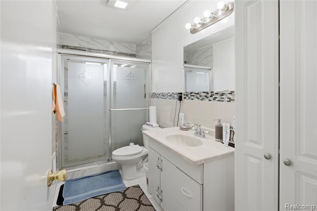 Builiding view eight for 1372 Moulin, Madison Heights, MI. 48071