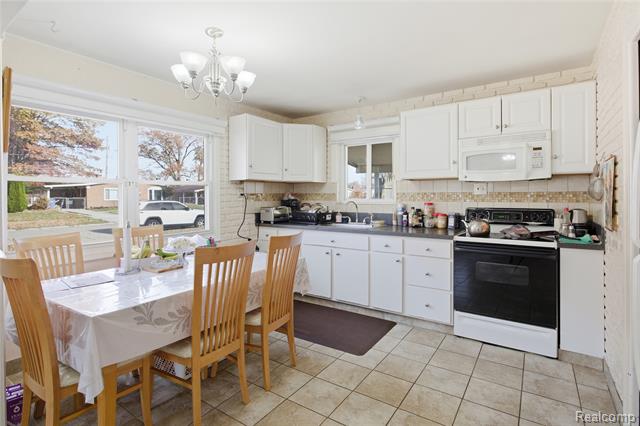 Builiding view one for 1372 Moulin, Madison Heights, MI. 48071