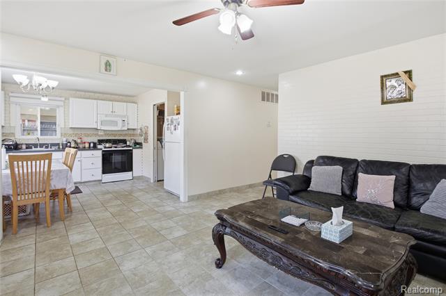 Builiding view seven for 1372 Moulin, Madison Heights, MI. 48071