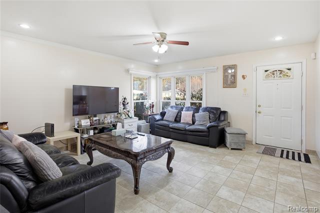 Builiding view six for 1372 Moulin, Madison Heights, MI. 48071