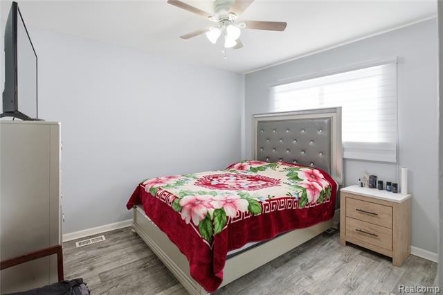 Builiding view ten for 1372 Moulin, Madison Heights, MI. 48071