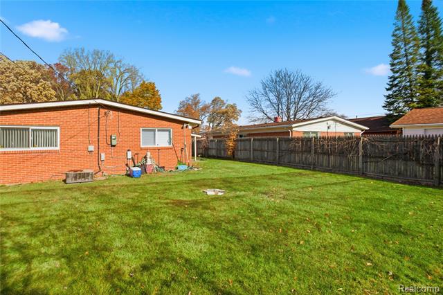 Builiding view thirteen for 1372 Moulin, Madison Heights, MI. 48071