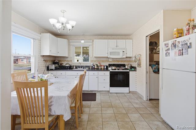 Builiding view two for 1372 Moulin, Madison Heights, MI. 48071