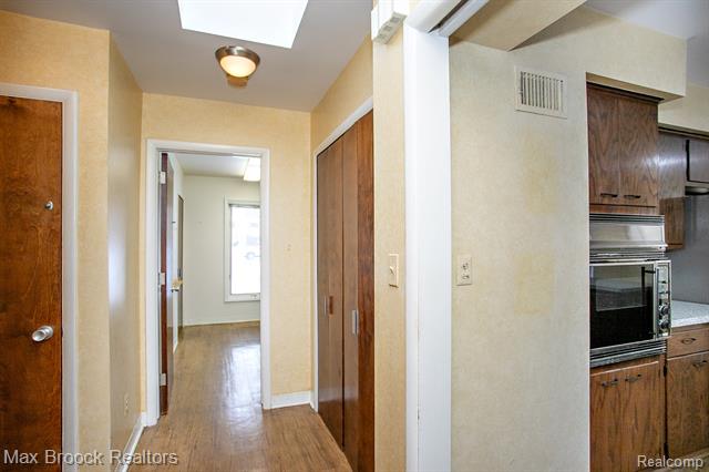 Builiding view fifteen for 31310 E Stonewood, Farmington, MI. 48334