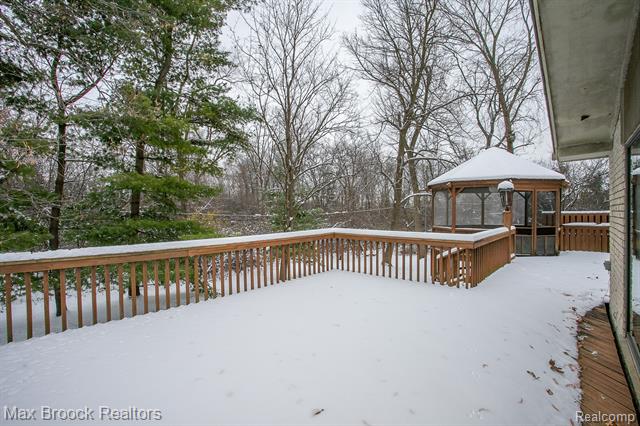 Builiding view fifty eight for 31310 E Stonewood, Farmington, MI. 48334