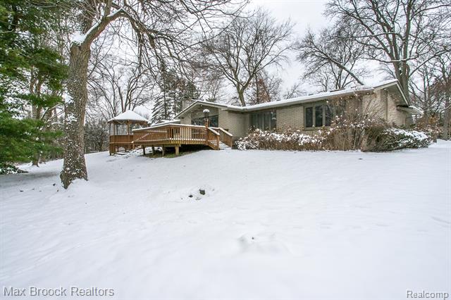 Builiding view fifty five for 31310 E Stonewood, Farmington, MI. 48334