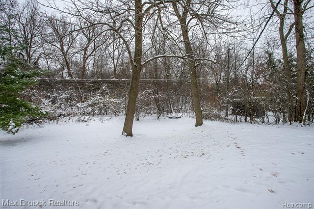 Builiding view fifty four for 31310 E Stonewood, Farmington, MI. 48334