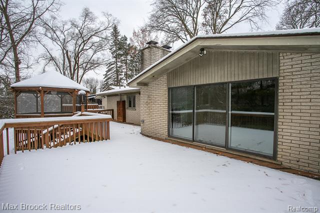 Builiding view fifty nine for 31310 E Stonewood, Farmington, MI. 48334