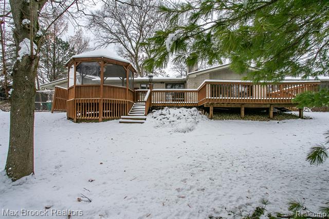 Builiding view fifty six for 31310 E Stonewood, Farmington, MI. 48334