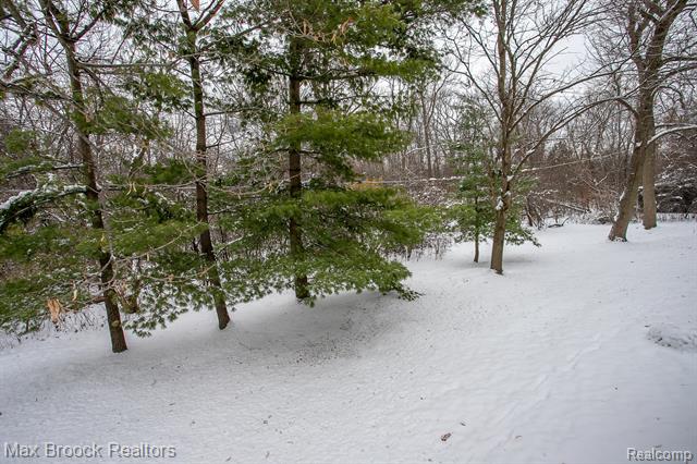 Builiding view fifty three for 31310 E Stonewood, Farmington, MI. 48334