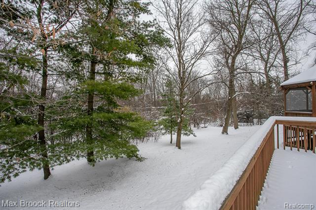 Builiding view fifty two for 31310 E Stonewood, Farmington, MI. 48334