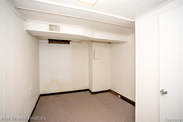 Builiding view forty nine for 31310 E Stonewood, Farmington, MI. 48334