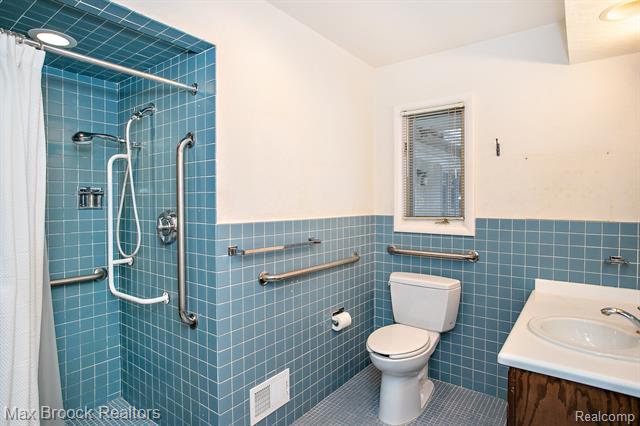 Builiding view forty for 31310 E Stonewood, Farmington, MI. 48334