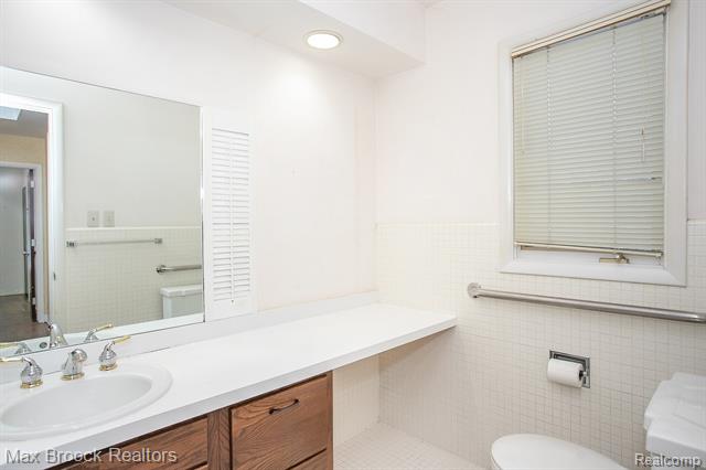 Builiding view sixteen for 31310 E Stonewood, Farmington, MI. 48334