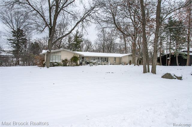 Builiding view sixty five for 31310 E Stonewood, Farmington, MI. 48334