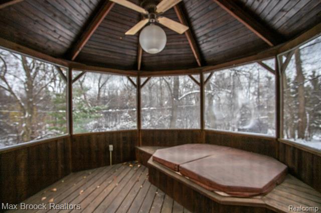 Builiding view sixty one for 31310 E Stonewood, Farmington, MI. 48334