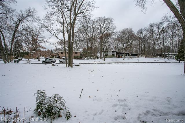 Builiding view sixty six for 31310 E Stonewood, Farmington, MI. 48334