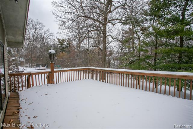 Builiding view sixty two for 31310 E Stonewood, Farmington, MI. 48334