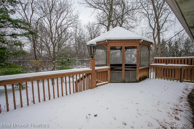 Builiding view sixty for 31310 E Stonewood, Farmington, MI. 48334