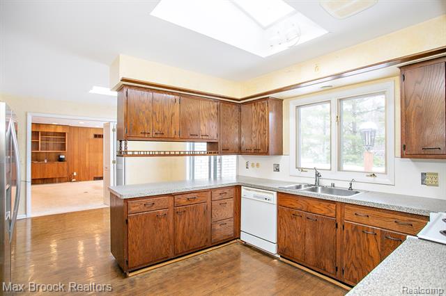 Builiding view thirteen for 31310 E Stonewood, Farmington, MI. 48334